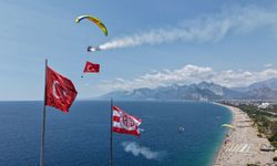 Türk Hava Kurumu’ndan 19 Mayıs’a özel gösteri! Türk bayrakları Antalya semalarında dalgalandı