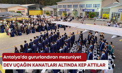 Antalya’da gururlandıran mezuniyet: Dev uçağın kanatları altında kep attılar