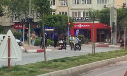 Ters yönden gelip yaya gibi geçmeye çalıştılar!