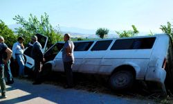 Denizli’de işçileri taşıyan minibüs devrildi! Çok sayıda yaralı var