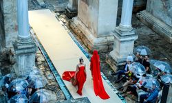 Antalya'da Fashion Week, Hadrian Kapısı'nda tarihi bir defileyle sona erdi