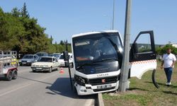 Antalya'da halk minibüsünün freni patladı: 4 yaralı!