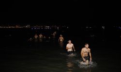 Alanya, Denizcilik ve Kabotaj Bayramı'nı gece yüzme etkinliği ile kutluyor