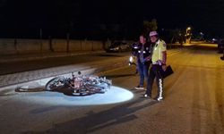 Motosikletten fırladı, kafasını kaldırıma çarptı: 2 ağır yaralı