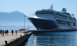 İngiliz turistler Antalya’ya bu dev geminin içinde geldi
