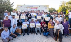 Mersin'de arıcılara "bal gibi" destek: 346 yetiştiriciye kovan ve ekipman verildi