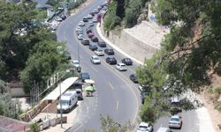 Ölüdeniz'de Kurban Bayramı yoğunluğu trafiği kitledi!
