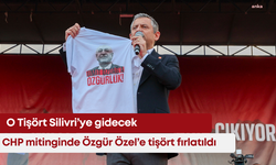 CHP mitinginde Özgür Özel’e tişört fırlatıldı: O tişört Silivri’ye gidecek