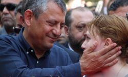 Özgür Özel tabutun başından bir an olsun ayrılmadı