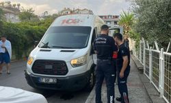 Antalya’da kargo arabasının içinde hareketsiz yatan adam endişe yarattı