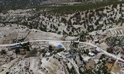Mersin’de 9 mahalleyi birbirine bağlayan yolda çalışma