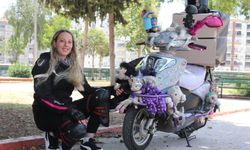 Peluş oyuncaklarla kaplı motosiklet Mersin trafiğine renk kattı