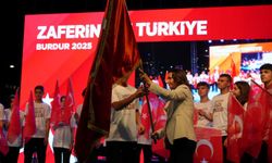 Burdur'da 15 Temmuz kortejine yoğun ilgi: 100 metre Türk bayrağı taşındı