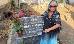 Safiye Soyman oğlunu kabri başında gözyaşlarıyla andı