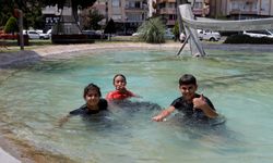 Antalya'da 44 derece sıcakta süs havuzlu serinlik