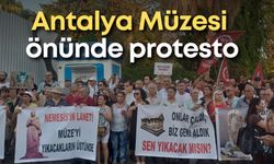 Antalya Müzesi önünde protesto: "Bu kültüre darbe vuruluyor"