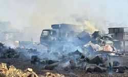 Antalya'da sera sökümünde çıkan yangın 10 ton odunu küle etti