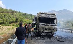 Burdur karayolunda TIR alev aldı!