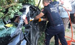 Burdur'da otomobil traktörle çarpıştı: 4 yaralı