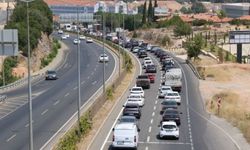 Denizli-Aydın kavşağında 2 kilometrelik araç kuyruğu!