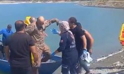 Eğitim uçağındaki pilotları çiftçi kurtardı!