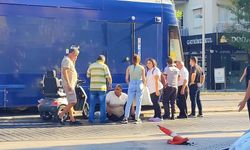 Engelli vatandaş akülü aracıyla tramvaya çarpıp sürüklendi!