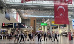 Antalya Havalimanı'nda zafer rüzgarı esti
