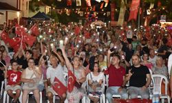 Kepez 30 Ağustos’ta kırmızı beyaza büründü