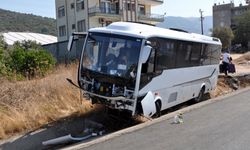 Antalya’da yolcu taşıyan midibüs şarampole düştü! Çok sayıda yaralı var