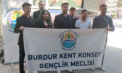 Burdur'da öğrencilerden ulaşım zammına tepki
