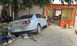 Isparta’da kahvede oturan vatandaş arabanın altında kalarak can verdi