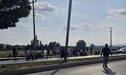 Tarsus'ta kavşağa çarpan otomobilin sürücüsü hayatını kaybetti