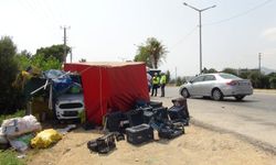 Yol kenarındaki tezgaha çarpan sürücü 'utanıp' kaçtı