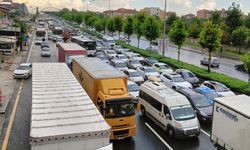 Başkent Ankara’ya sağanak vurdu, yollar göle döndü