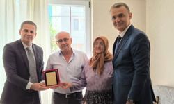 Konya’da yarım asırdır evli olan çiftlere plaket verildi
