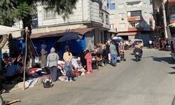 Mersin’de izinsiz kurulan pazarı zabıtalar kaldırdı