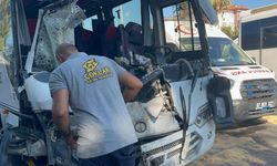 Alanya'da tur otobüsü ile midibüs çarpıştı: 15 yaralı