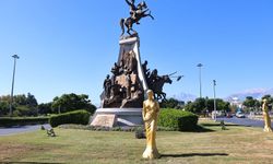 Antalya Altın Portakal’ın simgesi Venüs heykeli şehre yerleştirilmeye başlandı