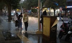 Burdur'da vatandaşlar sağanak yağışa hazırlıksız yakalandı!