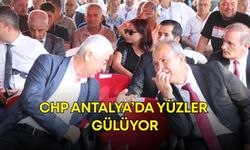 CHP Antalya’da yüzler gülüyor! İki başkanın samimi sohbeti dikkat çekti