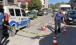 Ekmek almaya çıkan yaşlı adama motosiklet çarptı!