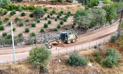 Finike'de kırsal yollar yenileniyor
