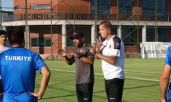 Milli takımın işaret dili Okan Kurt