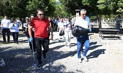 Akdeniz'in incisi Kemer'de sahil temizliği