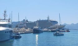 Marmaris'te aynı gün iki dev kruvaziyer yanaştı