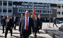 Mahkemeye sayılı günler kala Böcek'ten iki dönem mesajı