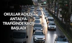 Okullar açıldı, Antalya trafiğinde kaos başladı! Toplu taşıma dolu, trafik akmıyor