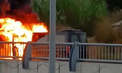 Antalya’da seyir halindeki tur minibüsü alev topuna döndü