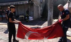Yangında sadece Türk bayrağı sağ çıktı