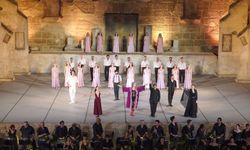 Aspendos'ta büyüleyici gece: 'Zorba' balesi izleyenleri mest etti
